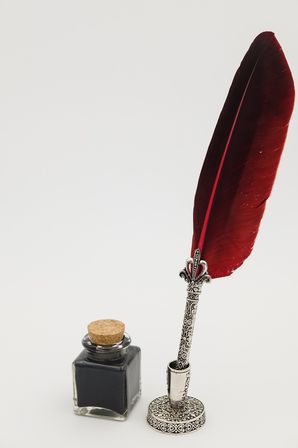 Antike Feder mit Tintenglas