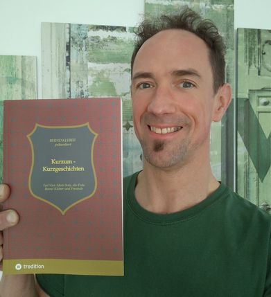 Marco A. Rauch mit dem Buch "Kurzum 4 - Mein Sofa, die Erde"